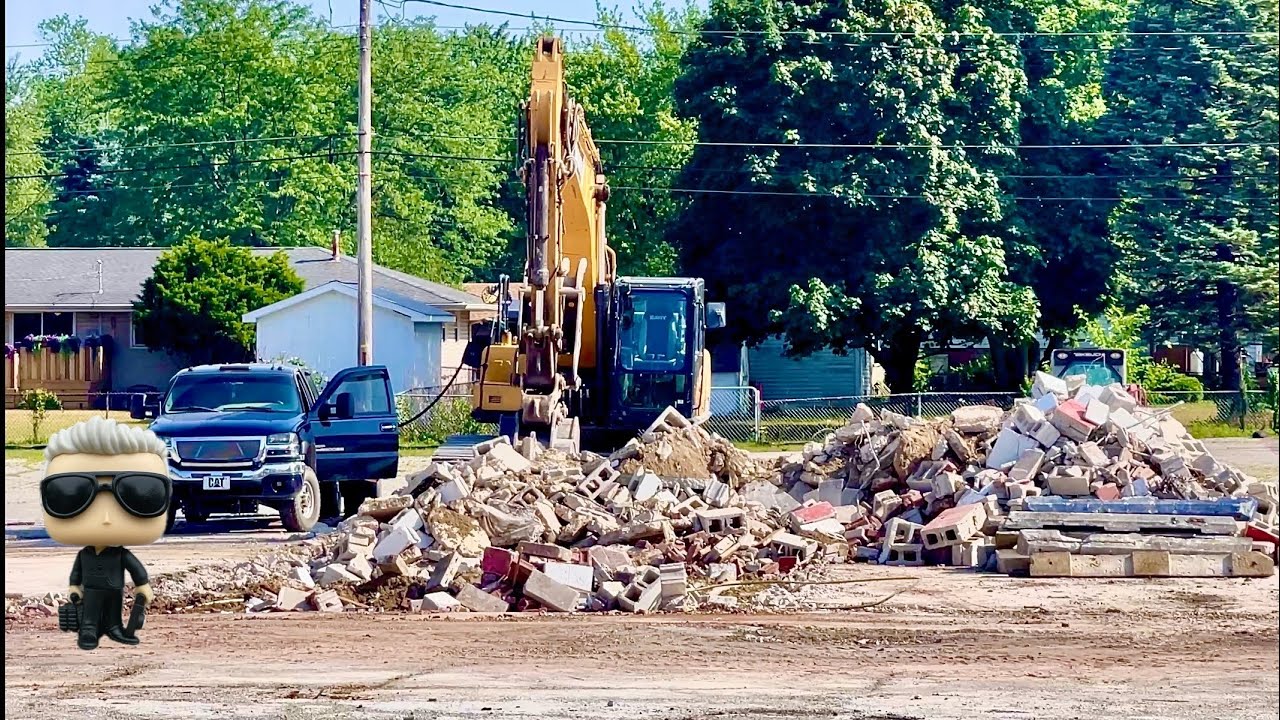 DEMOLITION of Meat 🍖 Mart Building in Portage, Indiana ~ Documenting Northwest Indiana 