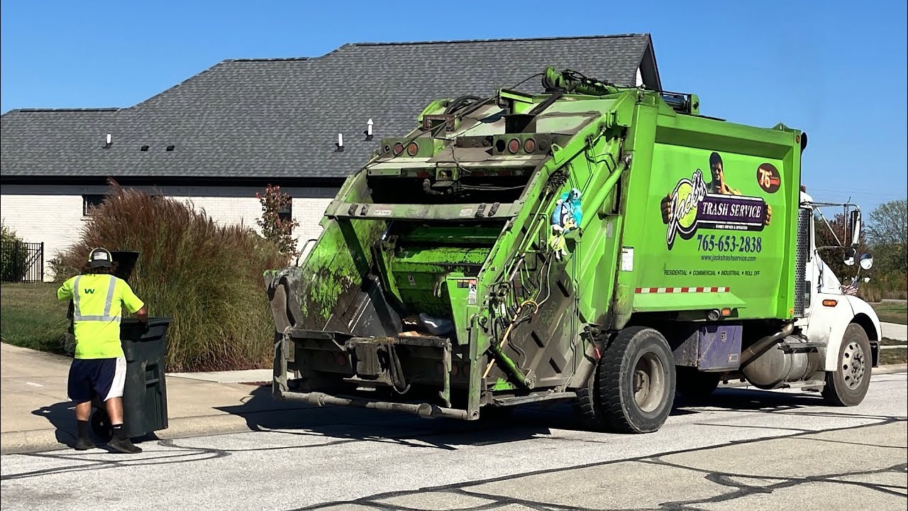 Kenworth Heil Rear Loader Doing Afternoon Trash
