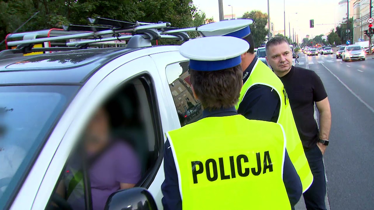 Patrol 997 z drogówką na pasach.