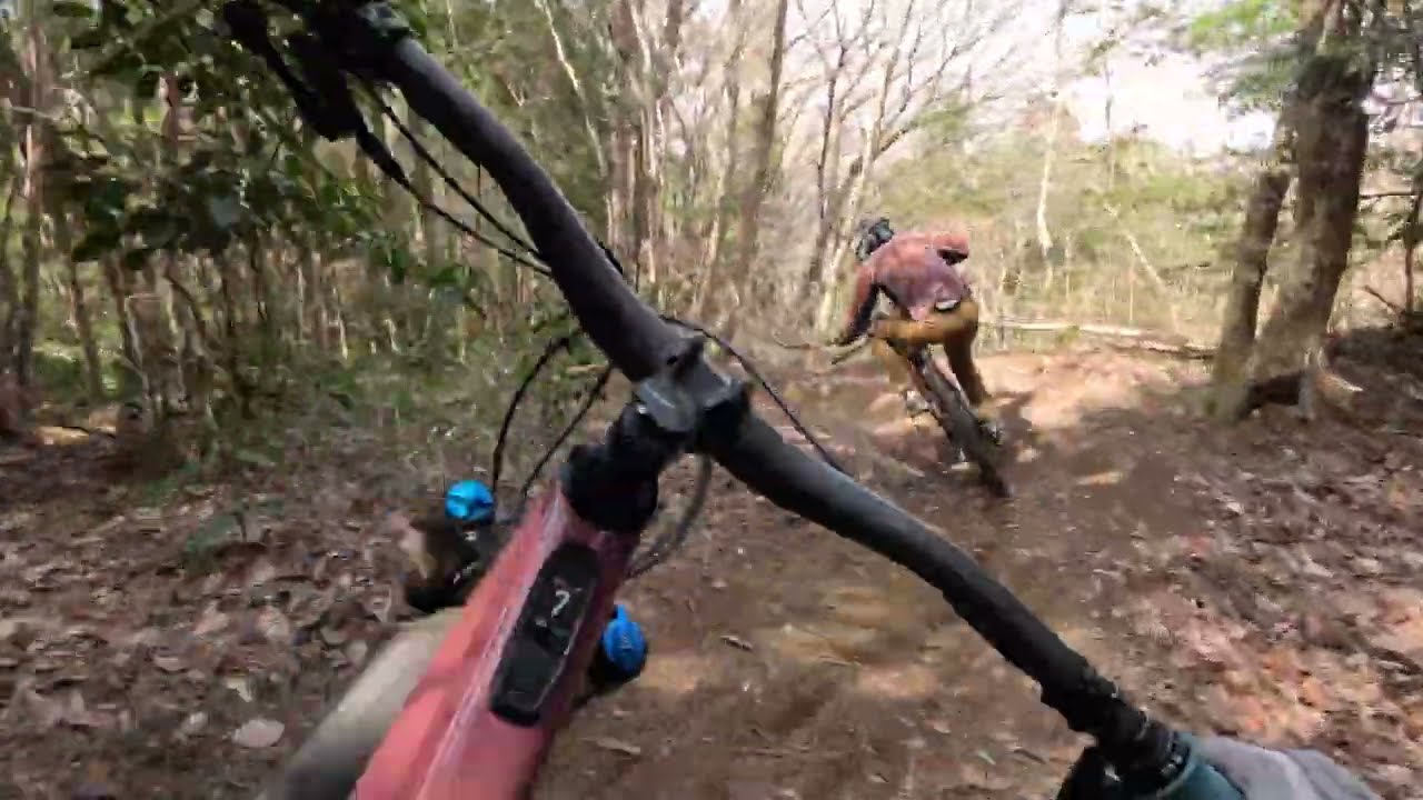 ヘビー級E-MTB Rocky mountain vs 超軽量E-MTB specialized revo乗り比べ　高峰山MTBビレッジ＃ロッキーマウンテン＃スペシャライズド＃ファンテック＃高峰