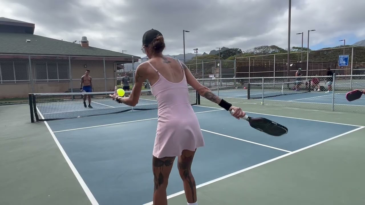 Guy and Girl dominate 2 guys Pickleball