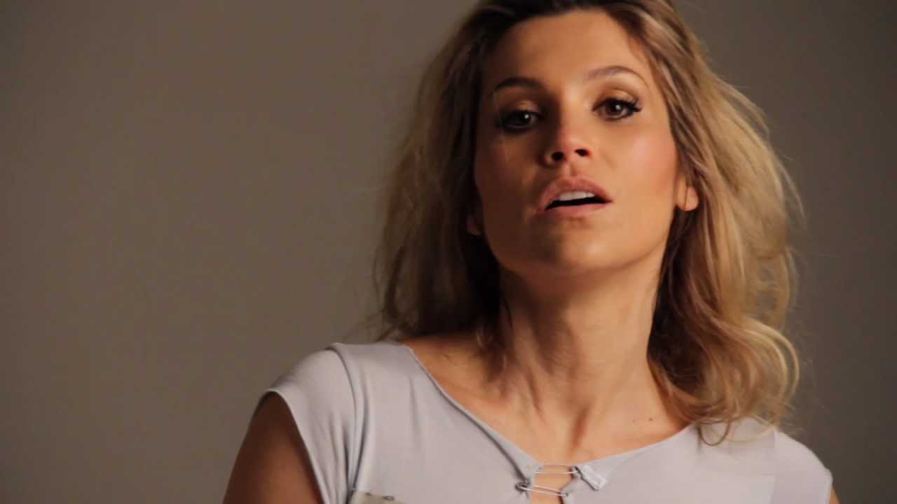 Fl&aacute;via Alessandra na mymag