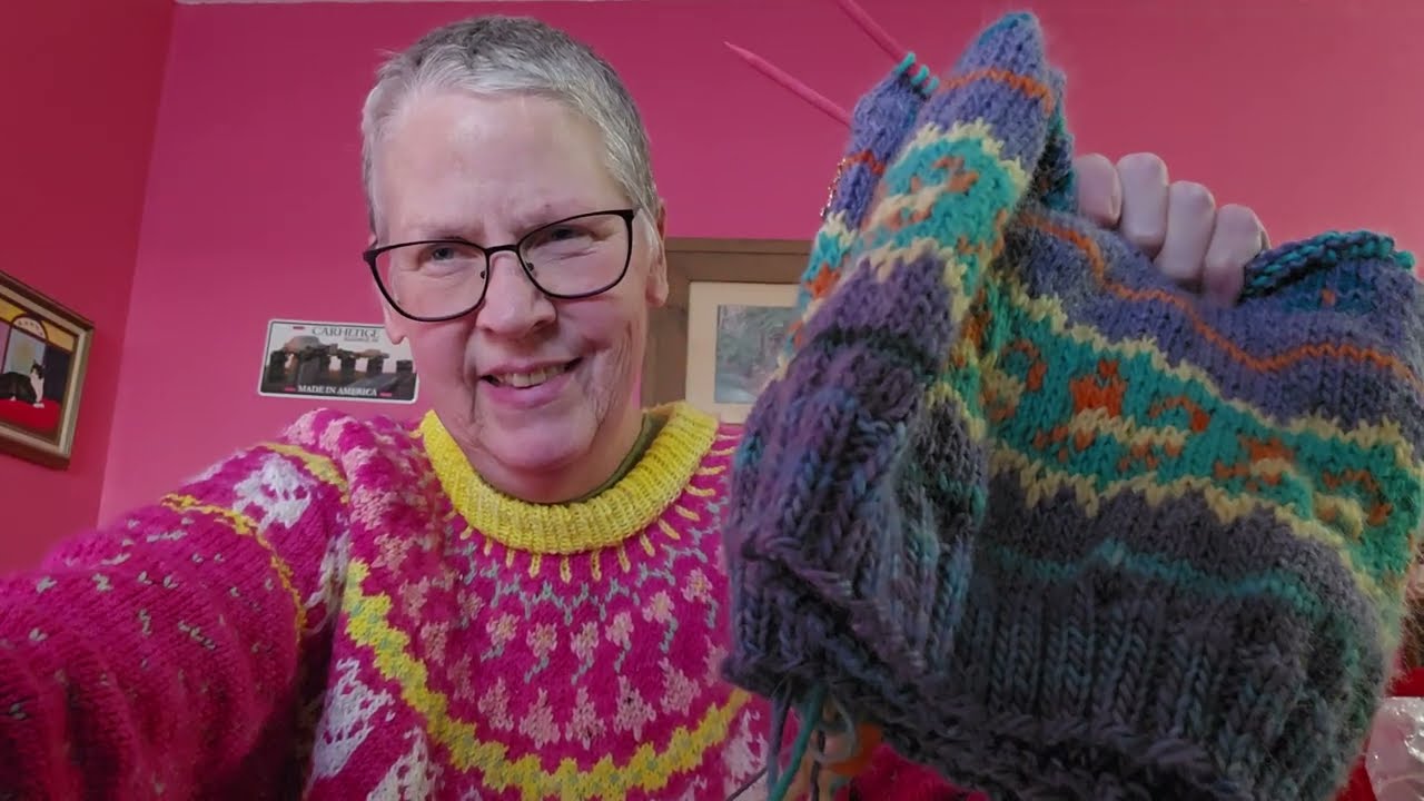 Colorwork Pulli Fortschritte, Sockengarnreste, und wieso ich Ungarisch kann