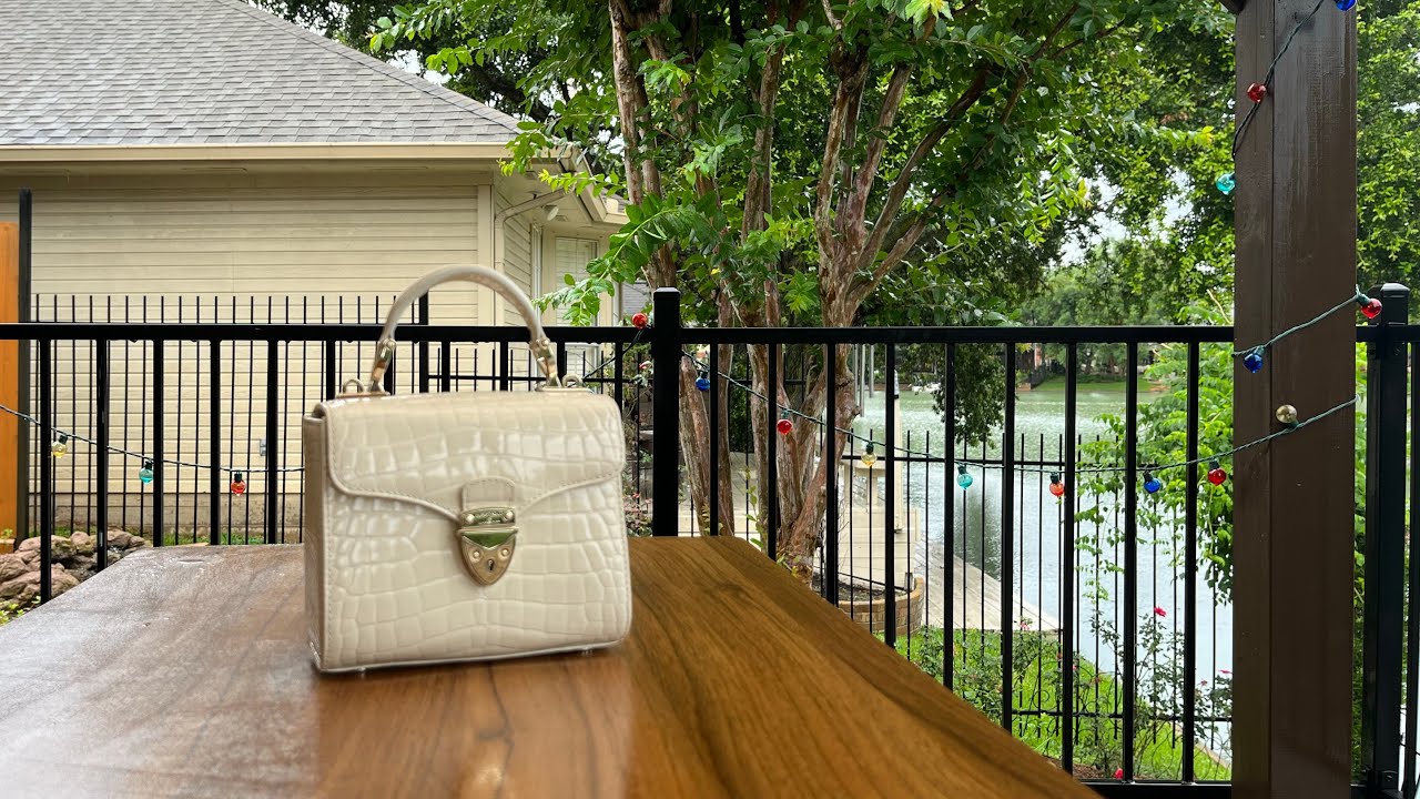 Aspinal of London Mini Mayfair Bag in Ivory patent croc/Khám phá nhãn hiệu yêu thích của quý tộc Anh