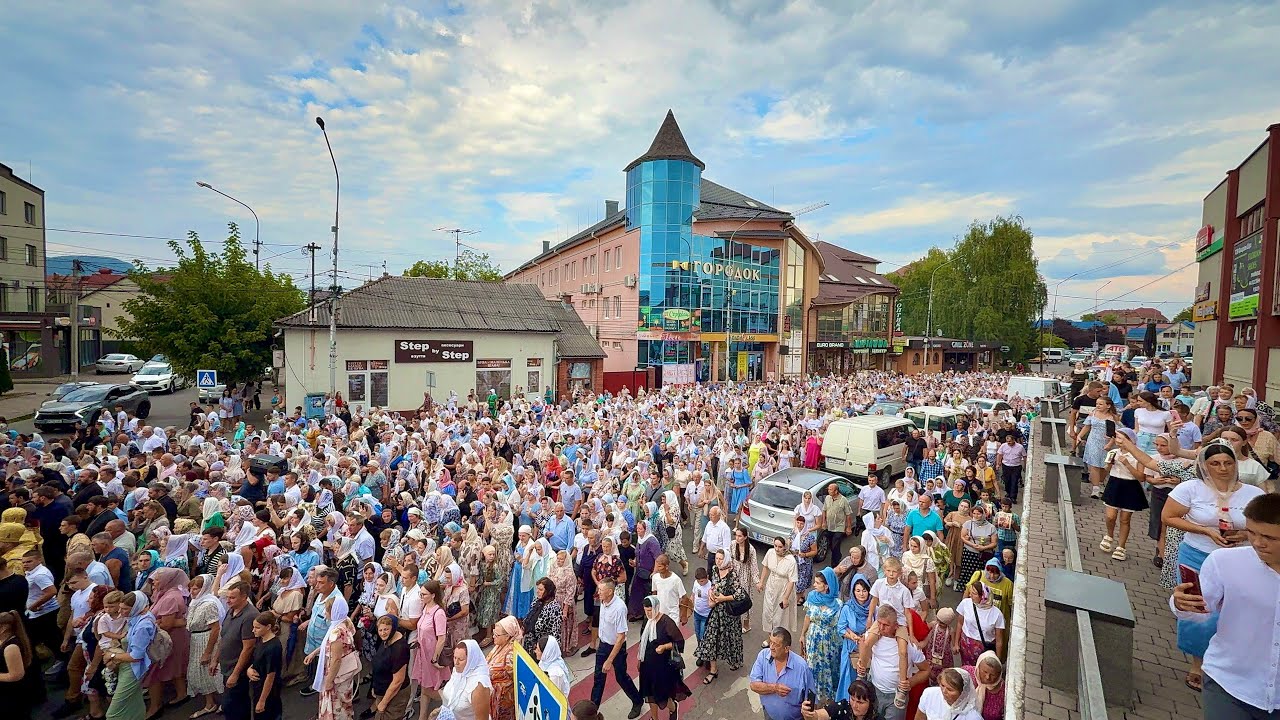 ☦️У Хусті відбувся велелюдний хресний хід .