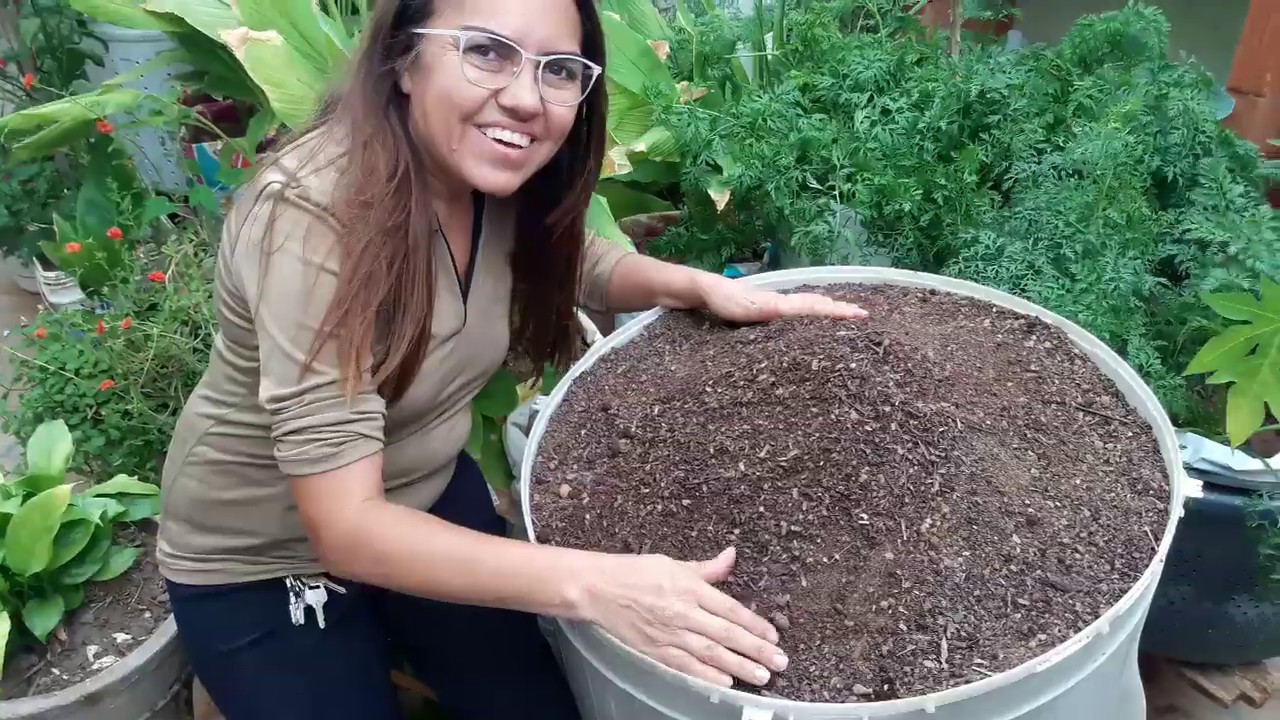 Não compre adulbo NPK faça você mesmo# adulbo orgânico feito na minha composteira com meu lixo.