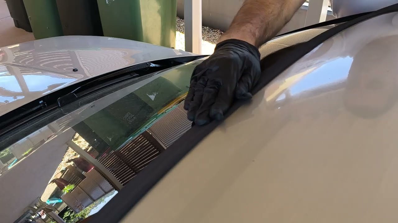 Недорогой ремонт декоративной накладки лобового стекла для старых автомобилей | Mitsubishi Magna,...