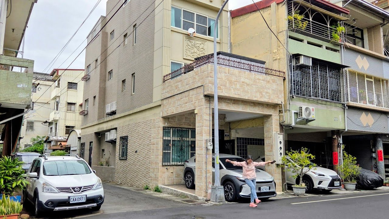 稀有市區超大30地坪6米大面寬（邊間皆開窗）電梯直達4樓透天別墅（4套5衛）可雙車可空中花園台中潭子明星學區頭家國小頭家厝+榮興商圈火車站近好市多總站夜市開價3688萬0977188512傅晏棠房地產