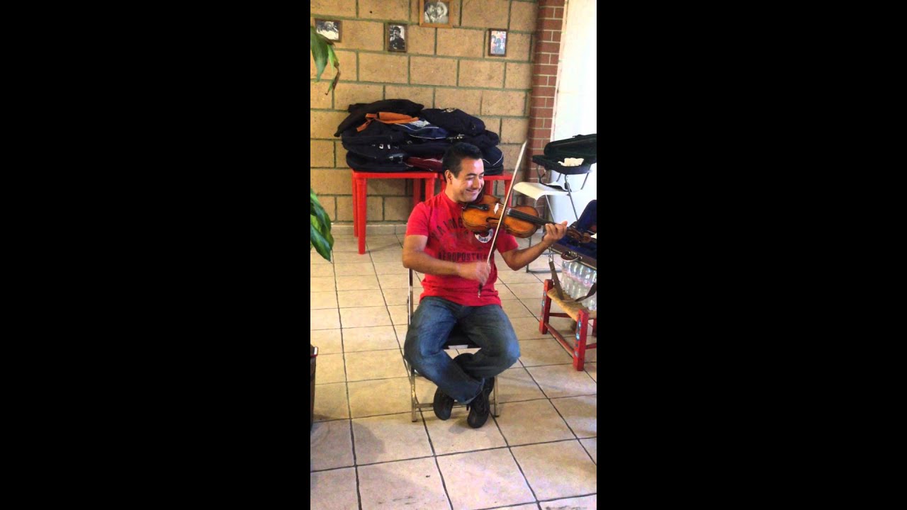 Con la mitad-Mariachi Juvenil Real de Mexico (ensayo en vivo)