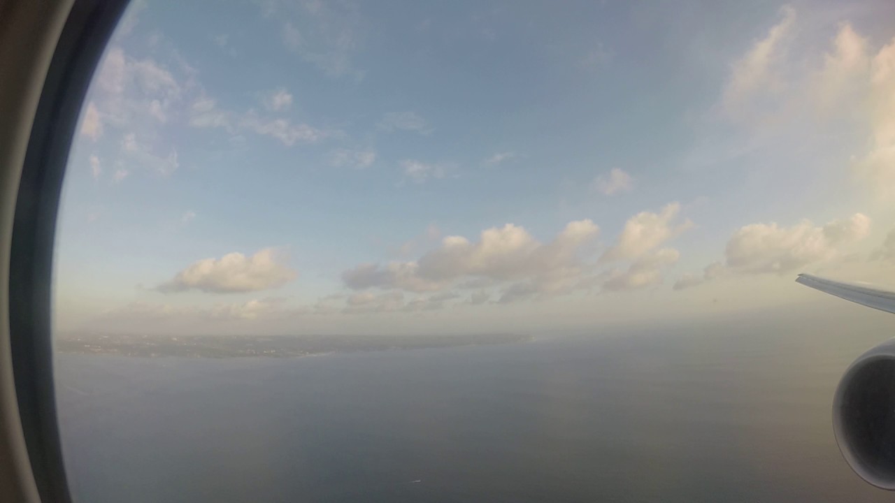 Qatar airways QR962 landing at Denpasar/Bali runway 09