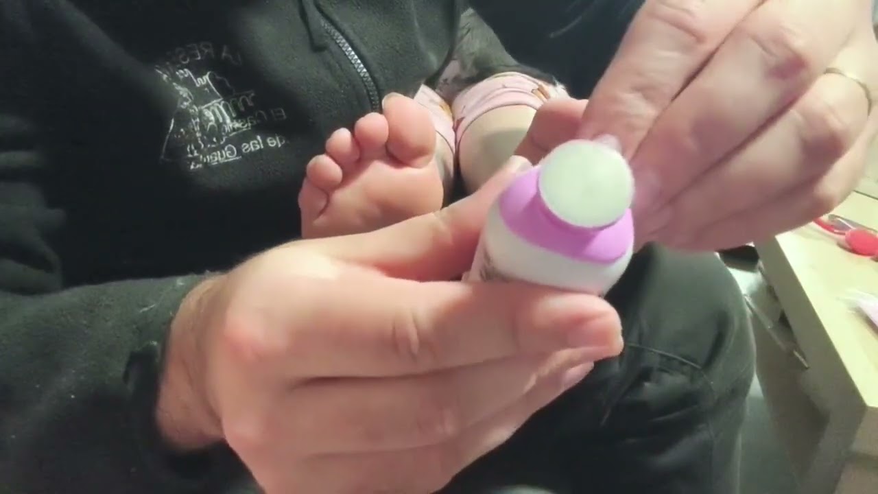 ASMR CUIDADOS DEL PIE CON MUCHAS COSQUILLAS 