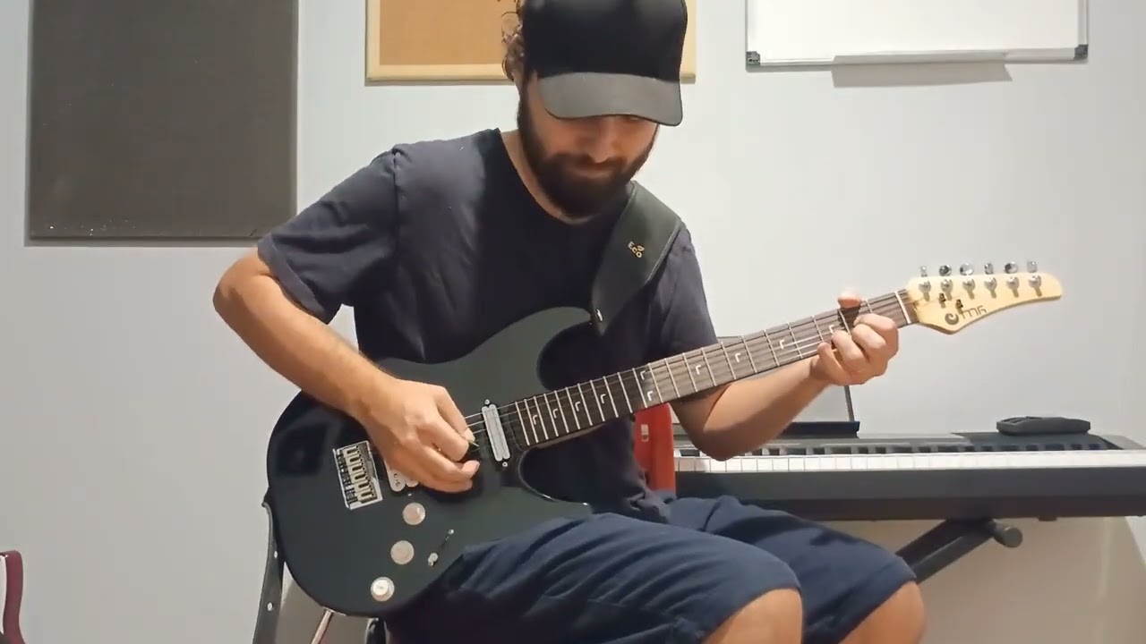 MG Custom Strat - Malagoli Custom 84 (ponte) + Single Booster ( meio e braço)