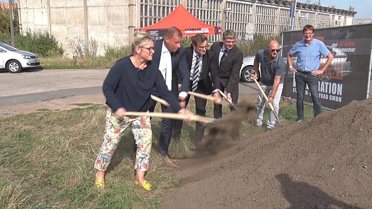 PUNKTum 1. Spatenstich zum Ausbau des Wolferöder Weges in Lutherstadt Eisleben
