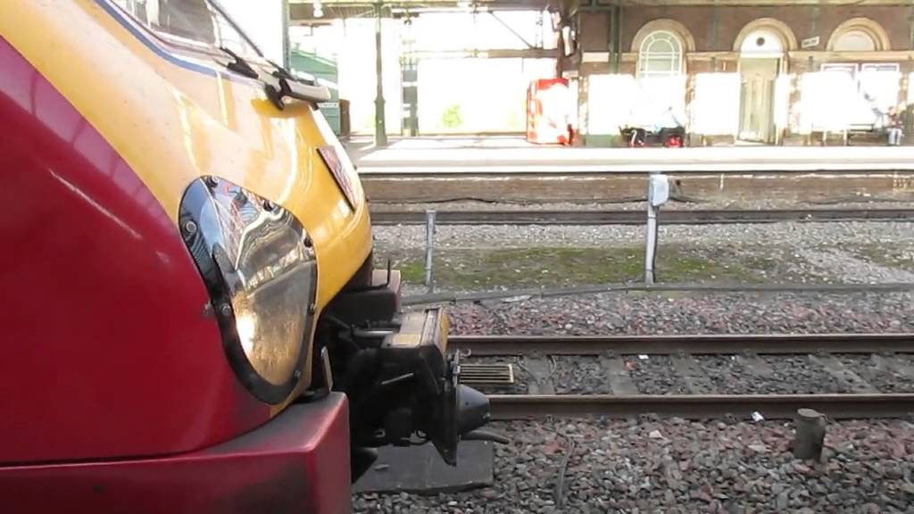 Coupling of Virgin Voyager sets 221111 & 221142