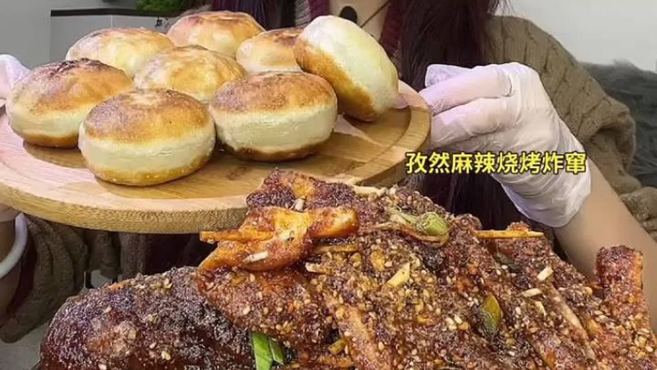 ASMR MUKBANG |红唇微启笑，美食满桌香。