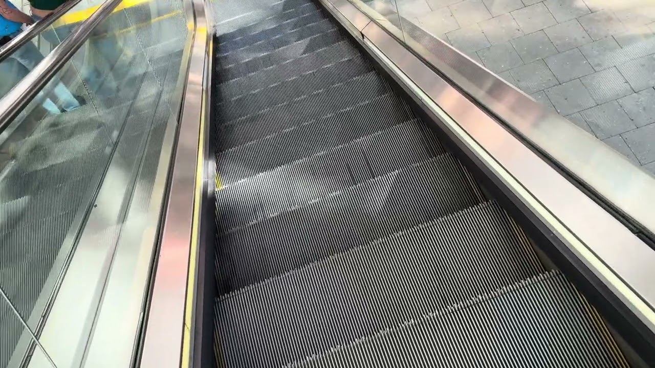 Otis escalators - Palm Court Set 1 @ Miami Design District