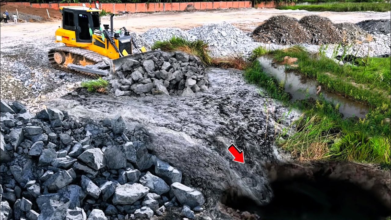 Oh, it's Amazing Bulldozer DH17C3PRO Pushes Rocks into The Hole Perfectly Deep Using Water Pushing