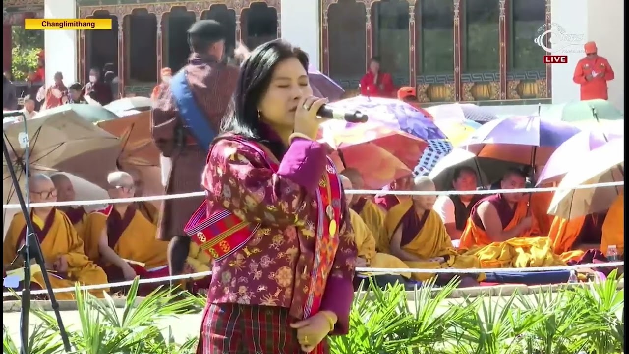 སྐྱབས་རྗེ་ཏྭའི་སི་ཏུ་རིན་པོ་ཆེ་མཆོག་ལ་འབྲུག་གཞས་སྙན་མོ་མཆོད་པ་འབུལ།།