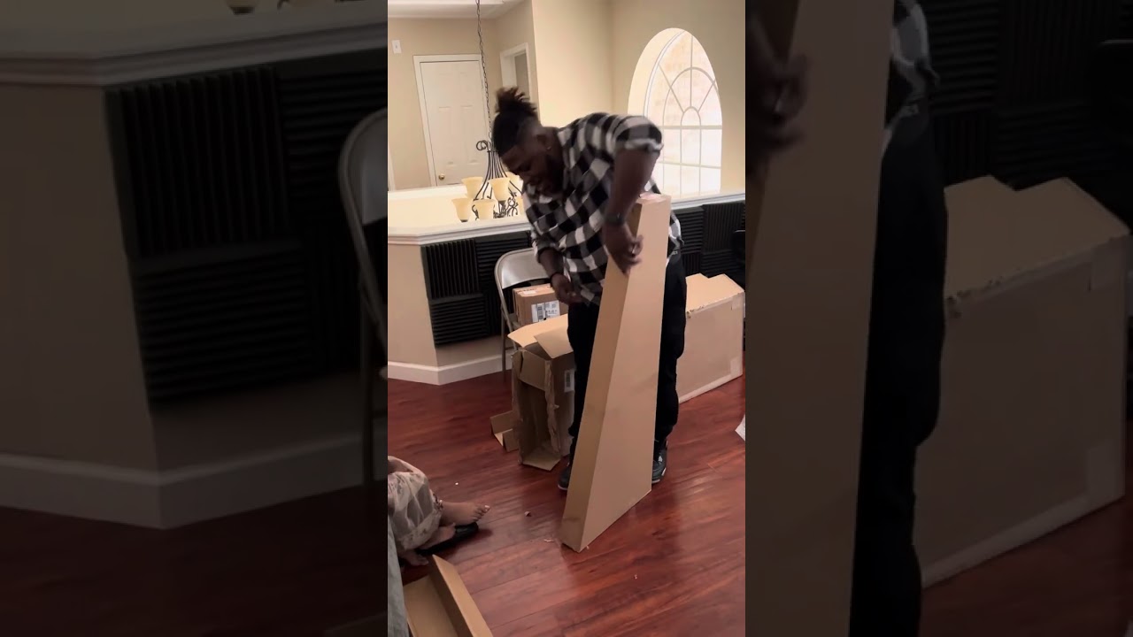 The unboxing of my Lakland Skyline 5502