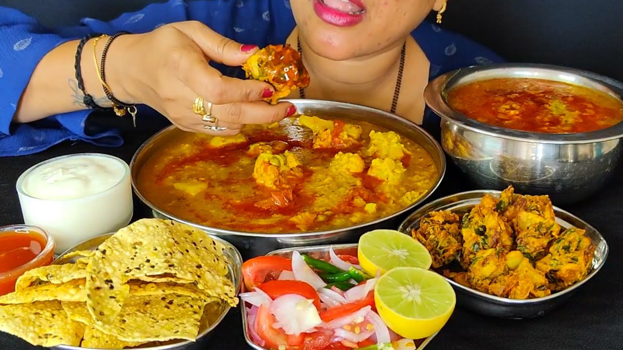 Makar Sankranti Special Lunch 🤤 Mix Veg Khichdi, Methi Aloo Pakoda Papad,Mix Salad 🥗 #asmr #foodie 🥗
