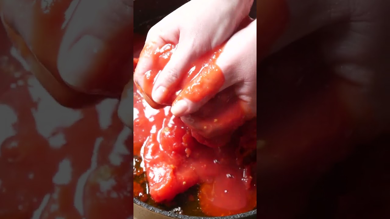 Tomato and basil sauce