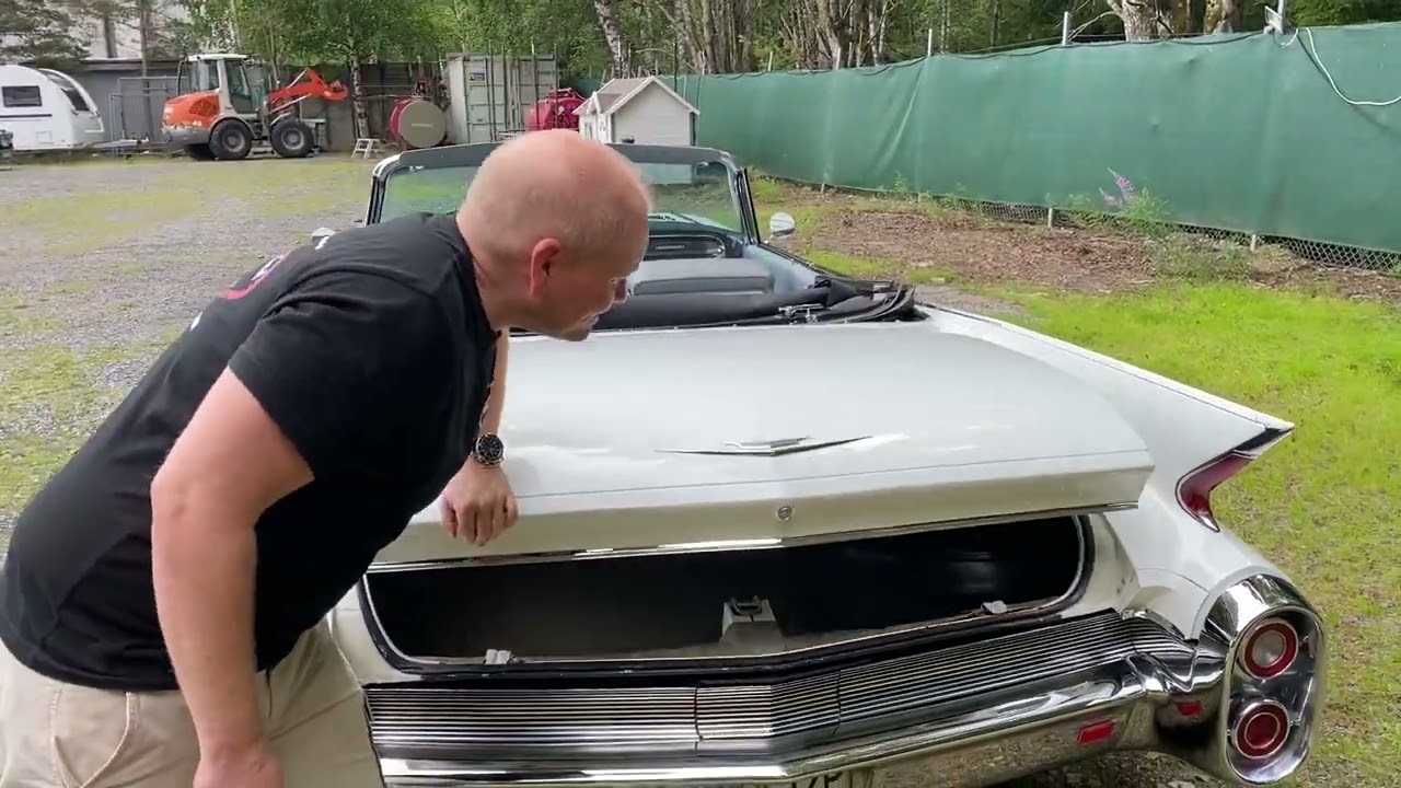 Cadillac -60 Cab till salu