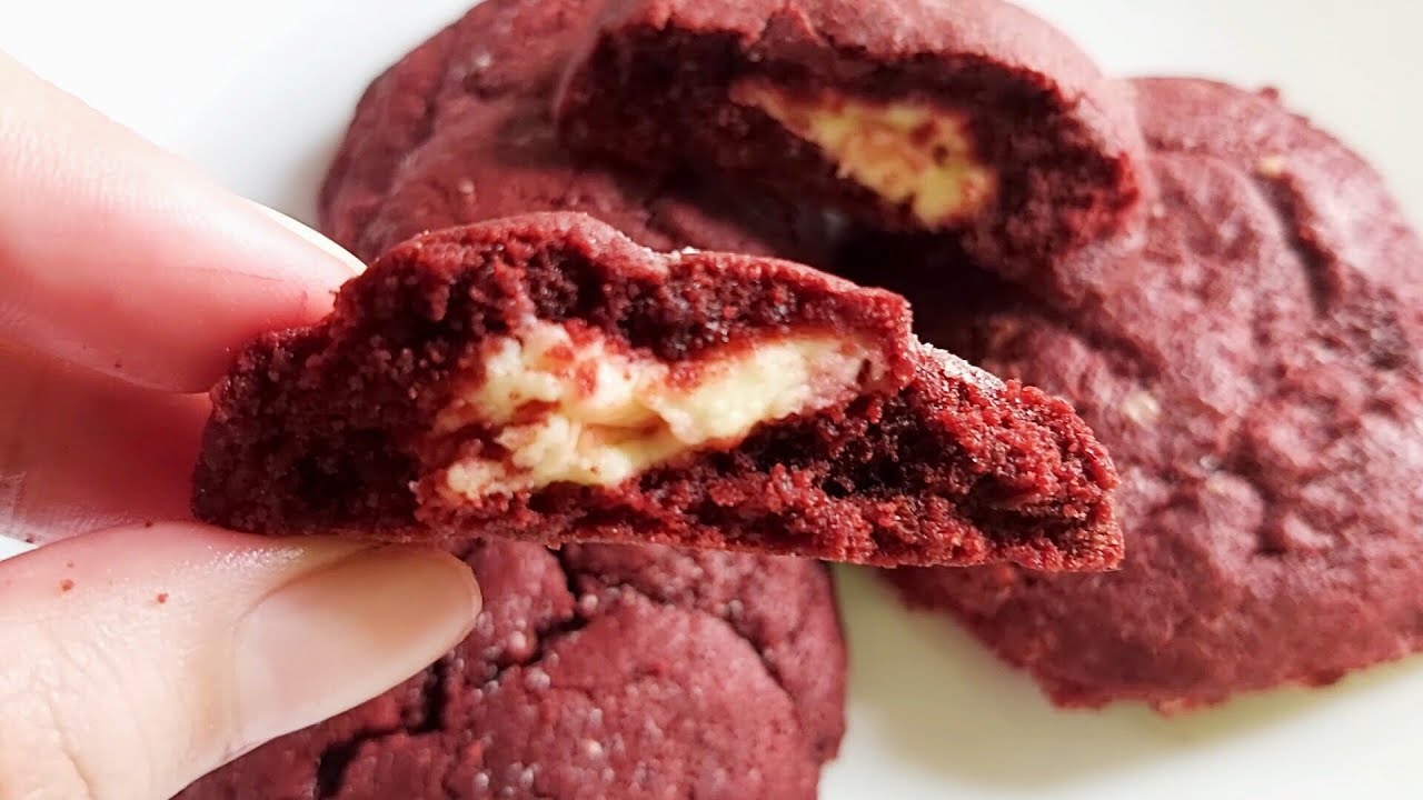 RED VELVET COOKIES WITH CREAM CHEESE FILLING