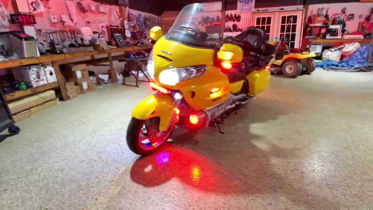 ILMODS - 2010 HONDA GOLDWING with Feniex Industries Warning/Emergency Lights Installed, Titan Siren