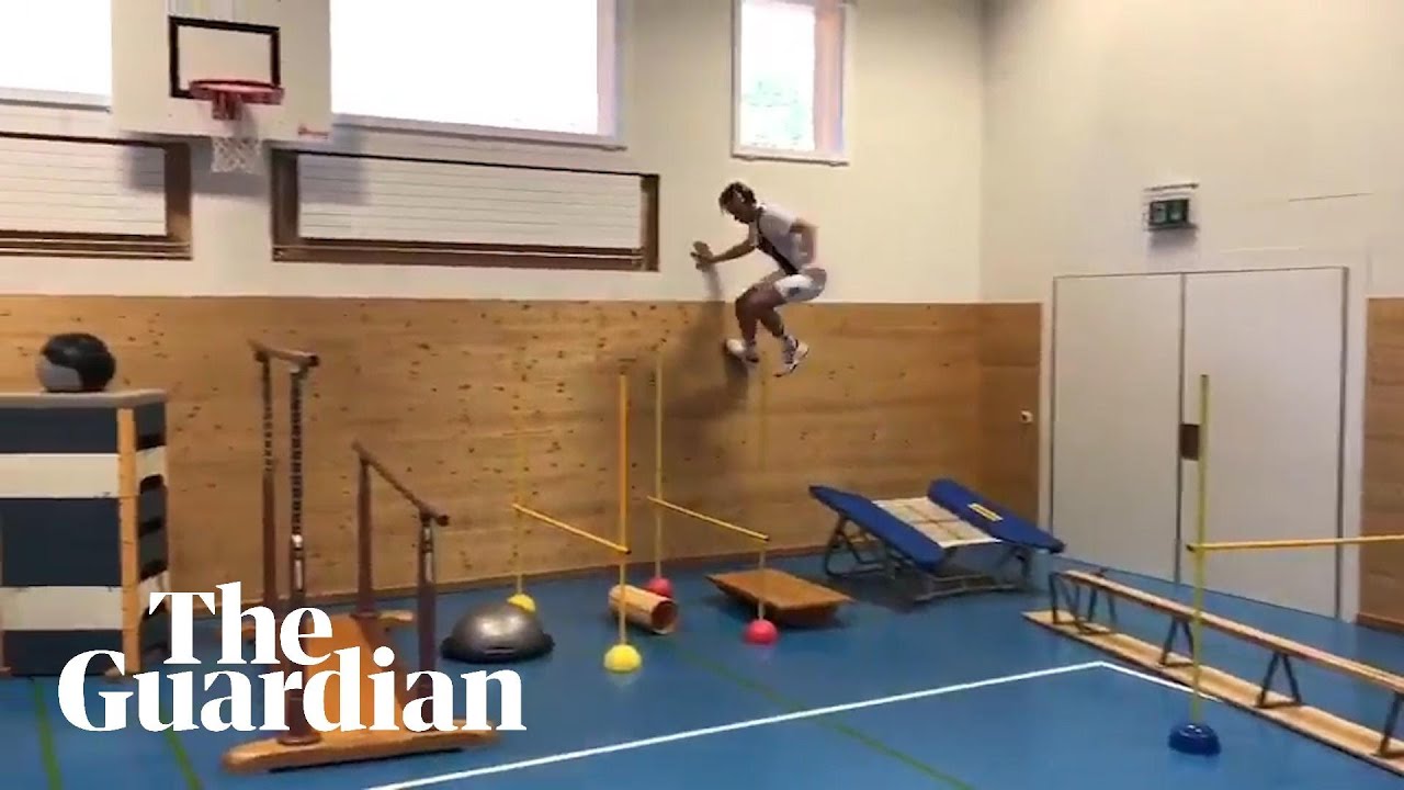 'Parkour 3.0': freestyle skier masters elaborate obstacle course