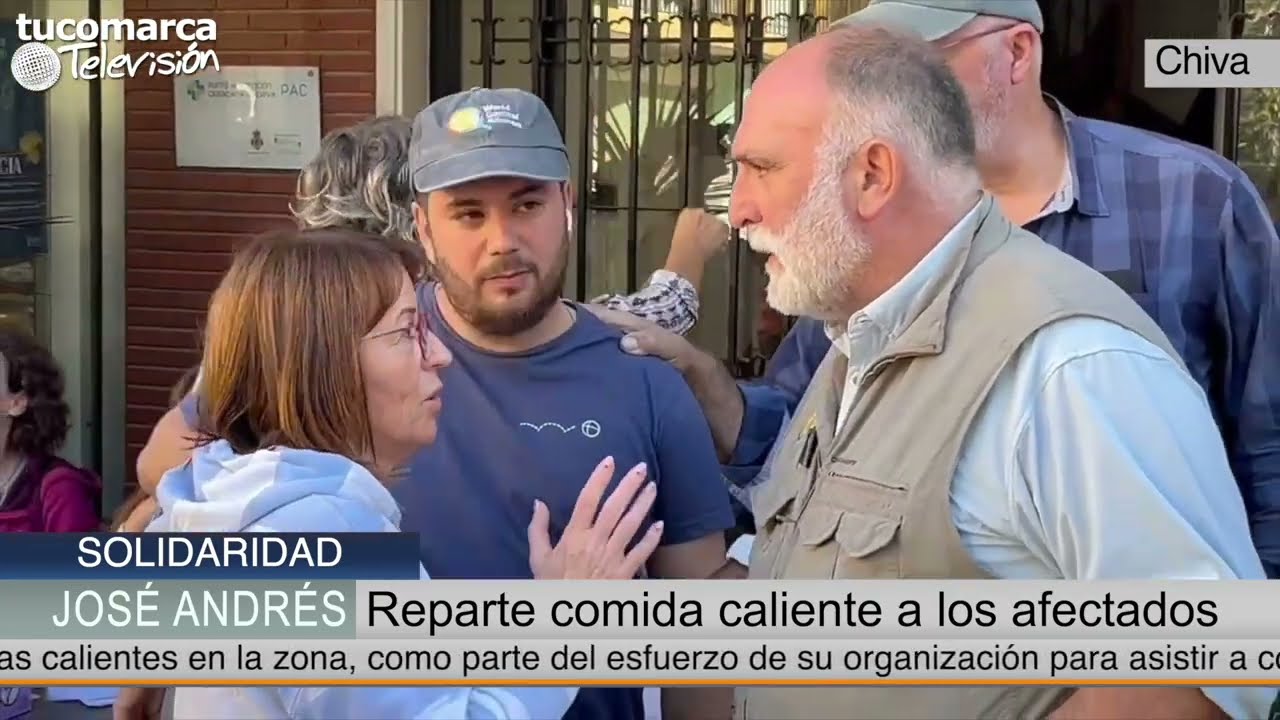 Vídeo: el chef José Andrés visita Chiva para donar comida caliente a los afectados por la DANA