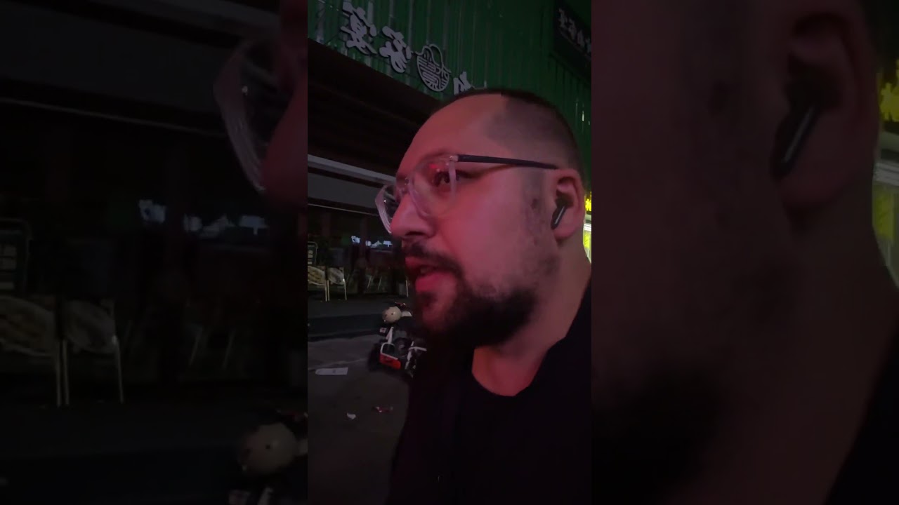 Видео с iPhone ночью на основную камеру и на Blackmagic Cam в ProRes #3 фронталка