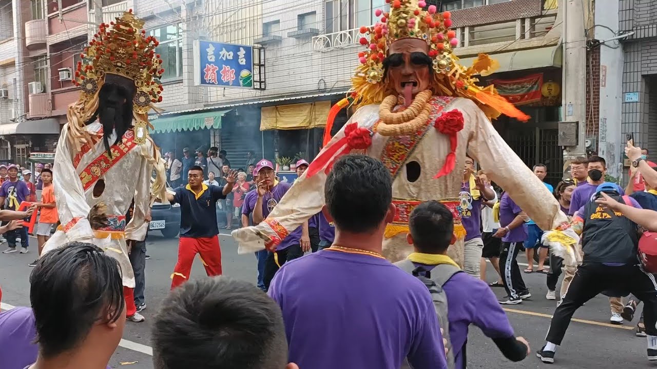 東港城隍廟現場緊張刺激~七爺八爺神將發駕起來超激動~人員抓不住~七爺大手一出~大家嚇到跑光光｜紅毛港城隍廟癸卯年奉玉旨「代天巡狩」南巡《東港》遶境