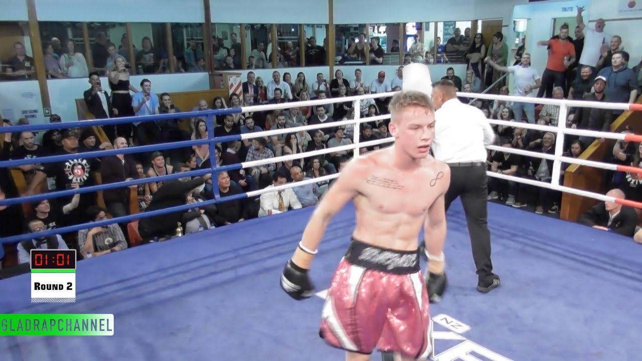 Stunning Pro Debut - Andrei Mikhailovich defeats Robert Ramsay via RTD
