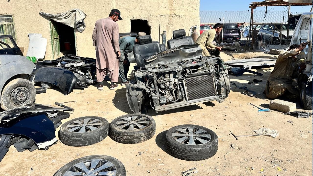 'Auto Repair & Salvage:A Busy Workshop