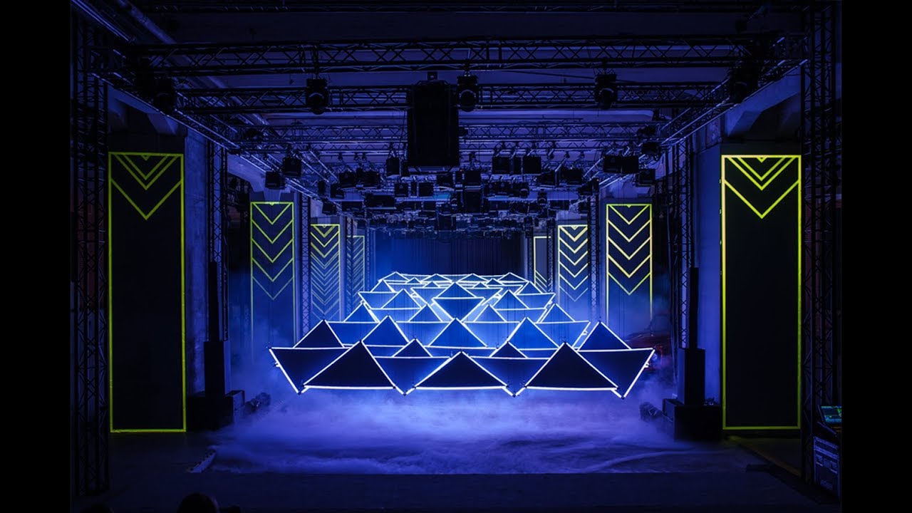 Lamborghini Urus | Multimedia Show