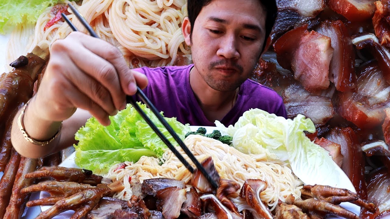 PK 179: Mukbang Eating Braised Pork Organs with Khmer khmer noodle.