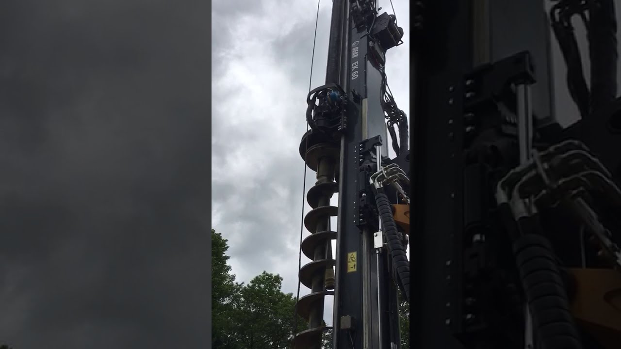 Geax EK60 Piling Rig Mast Close-up