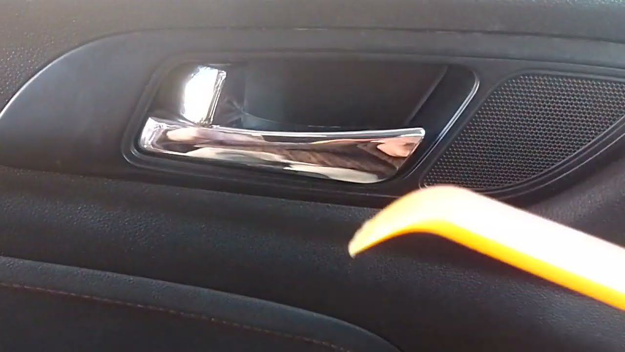 Tutorial de como sacar plástico protector de las puertas de la Changan cs15 año 2019