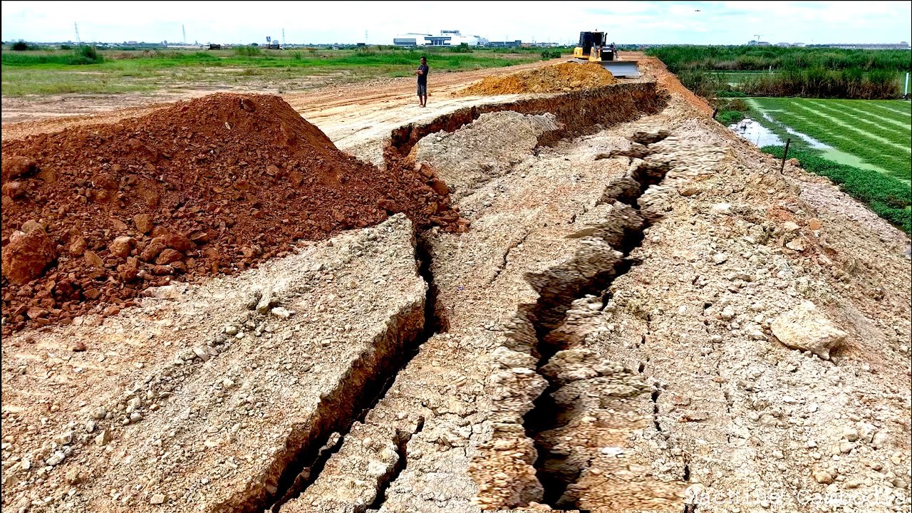 NEW Mix! First Stage Repair Landslide NEW Road BY SHANTUI DOZER DH17C3 Pushing, Grading,Dumping