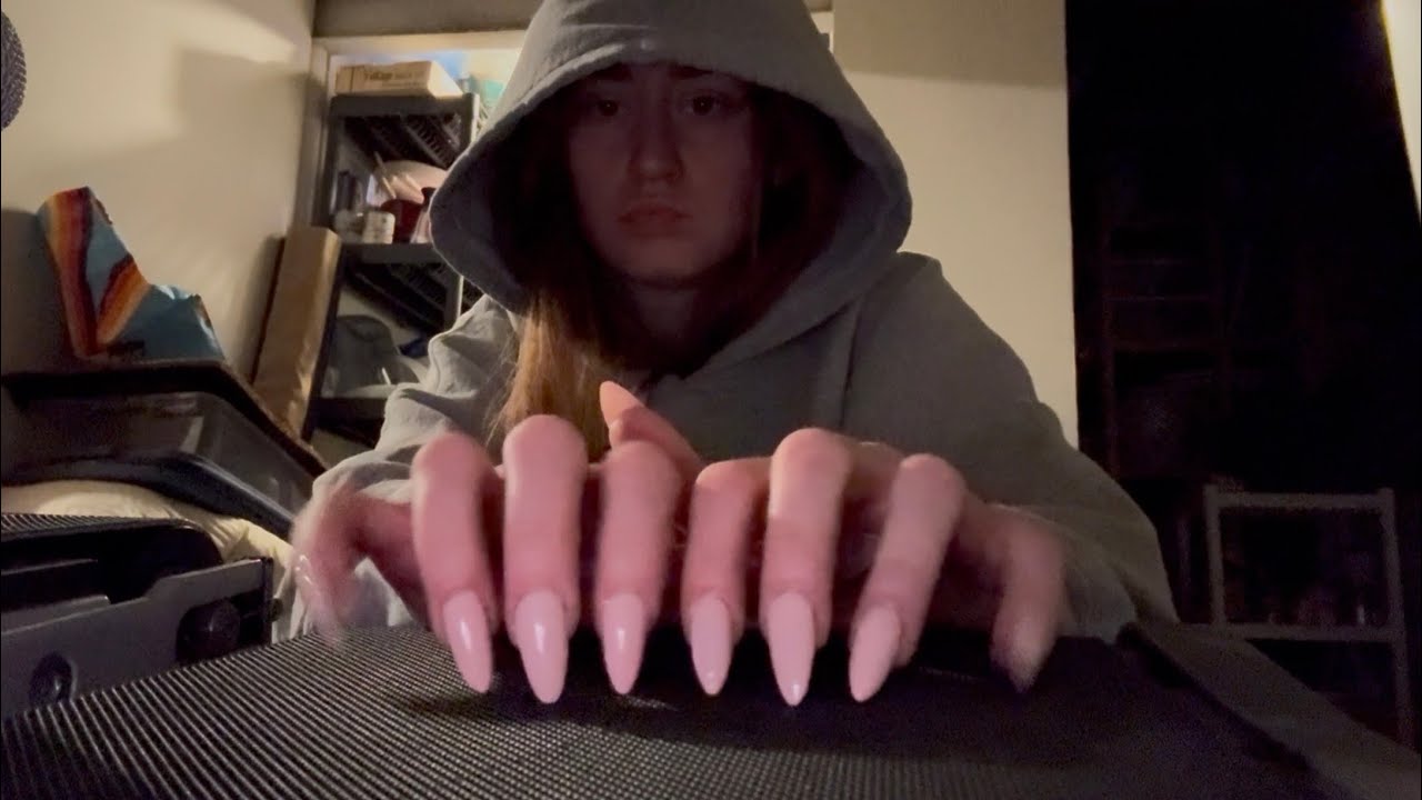 treadmill tapping and scratching 