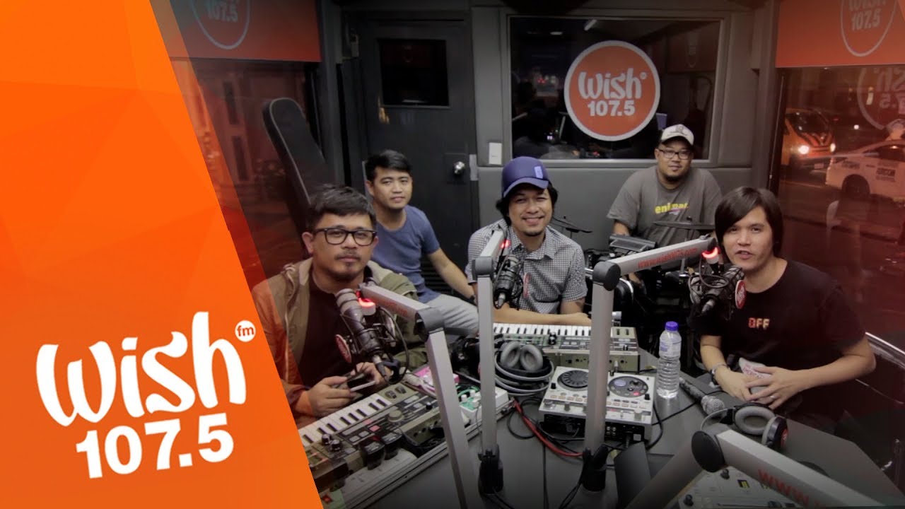 Pedicab performs 