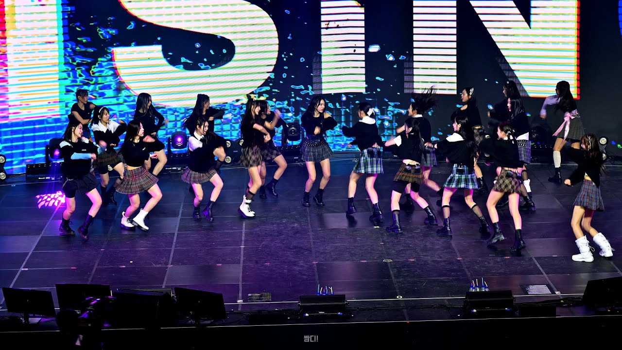 [8K] 240204 트리플에스 (tripleS)  'Rising' 20인 버전 전체 직캠 (2024 tripleS Authentic in Seoul tripleS)