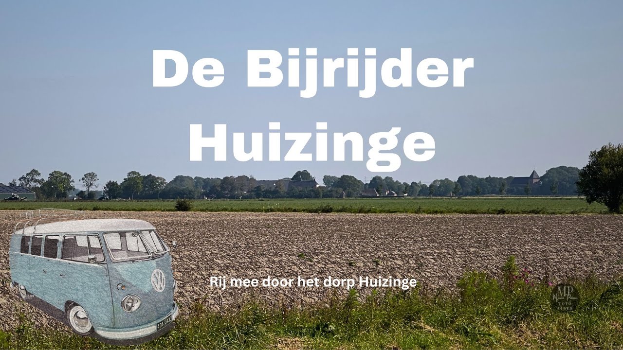 De Bijrijder rijdt door het dorp Huizinge