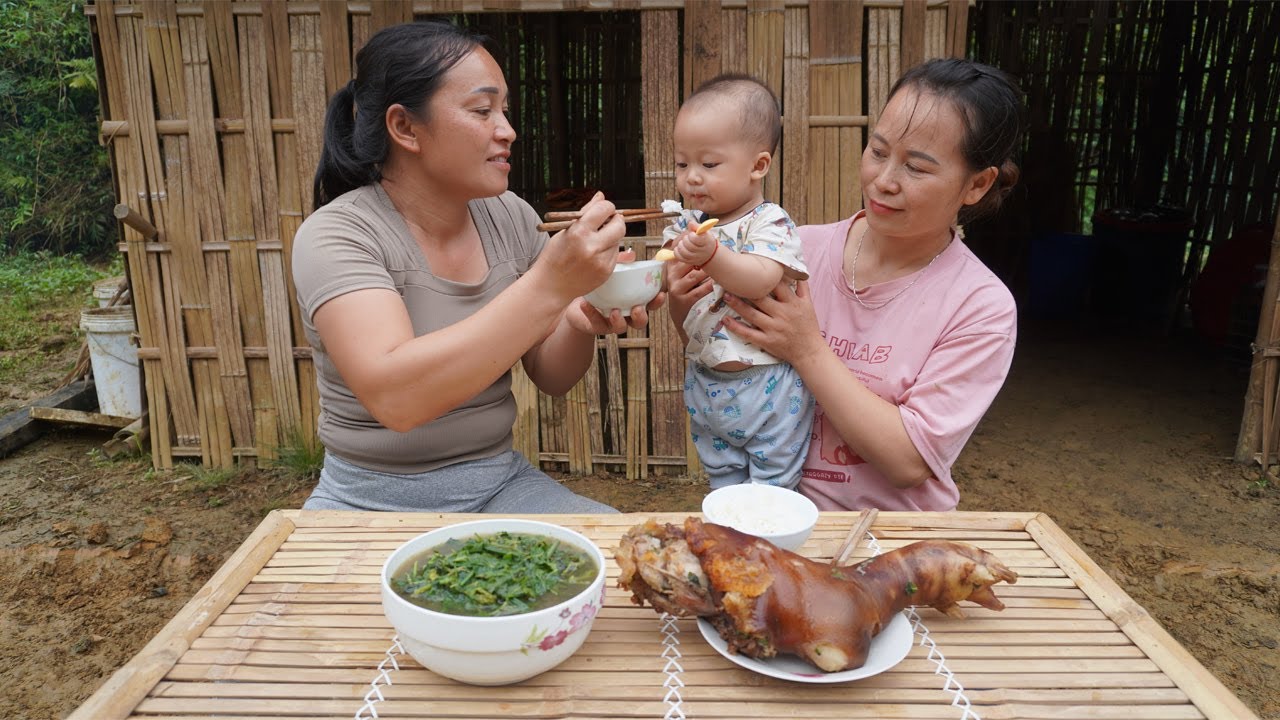 The single mother was given tables and chairs by her sister to help dig the yard and cook together