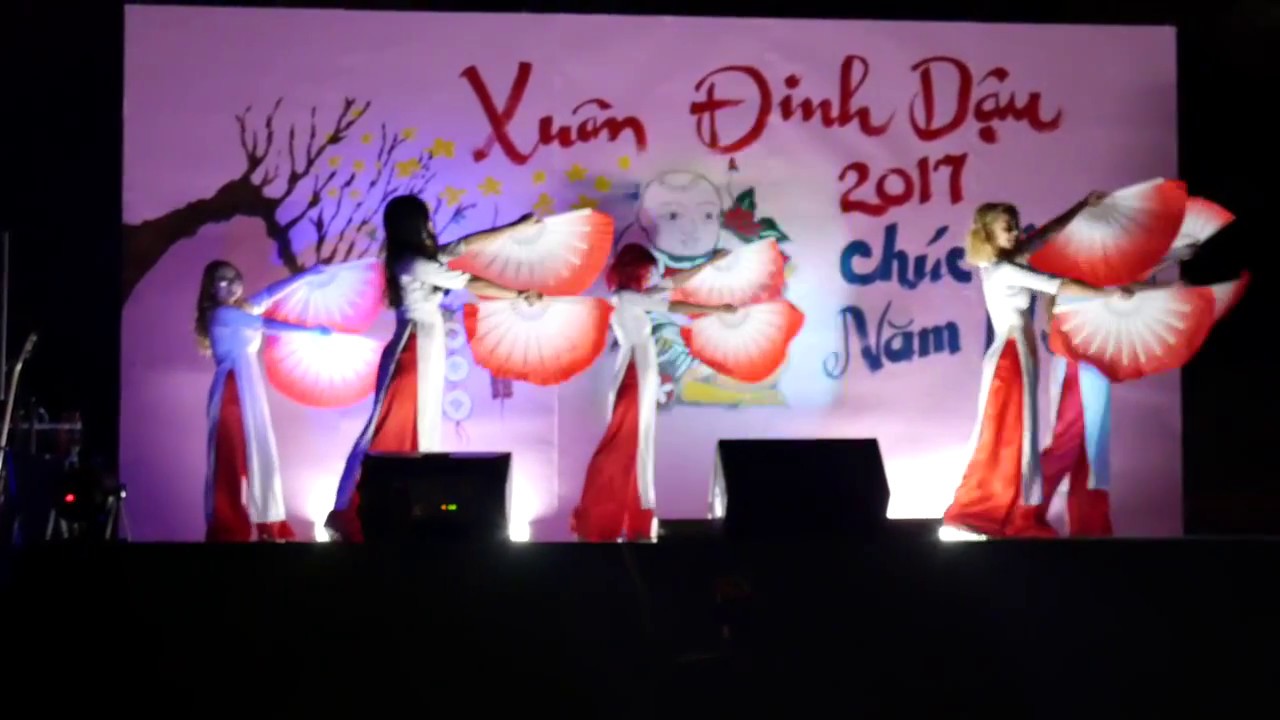 Golden Lotus Tro Lai Pho Cu Fan Dance