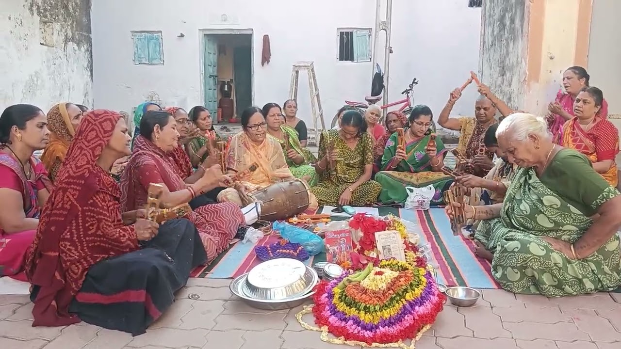 ,, રાધાકૃષ્ણ સત્સંગ ચોરવાડ હંસા બા સરસ ભંજન ગાયુ છે રામાપીરનુ