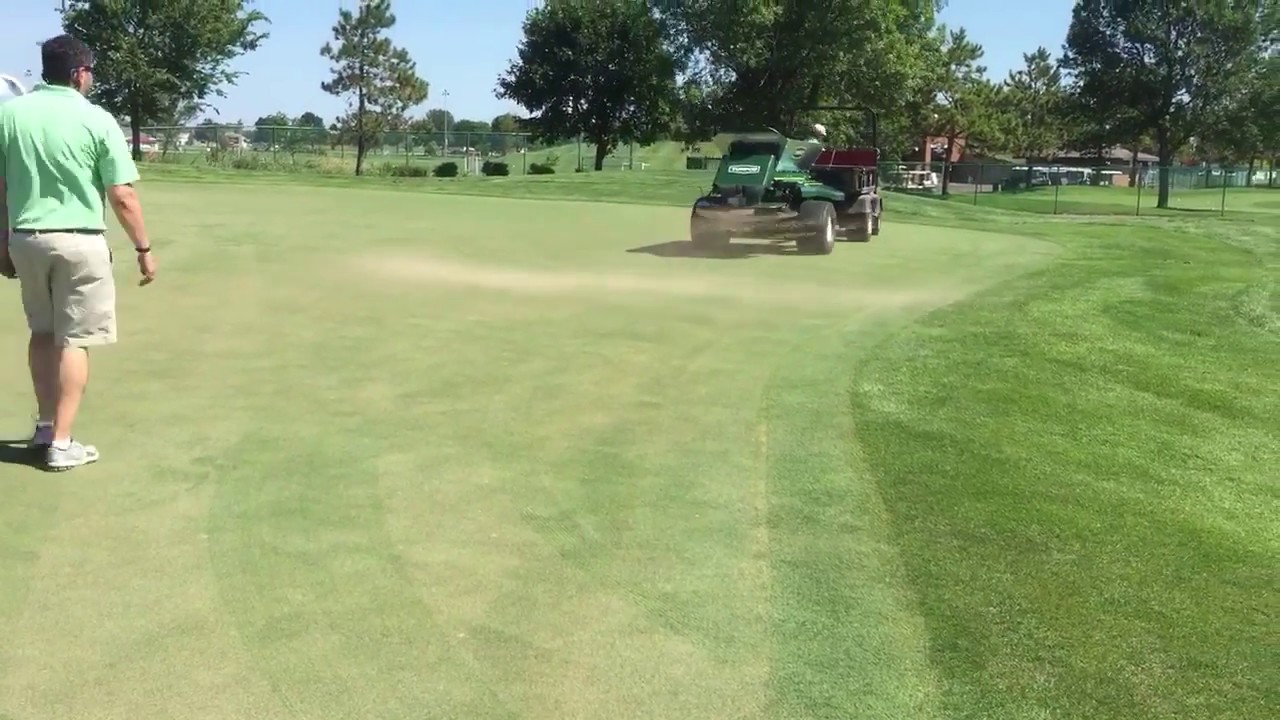 Turfco Widespin 1550 in action
