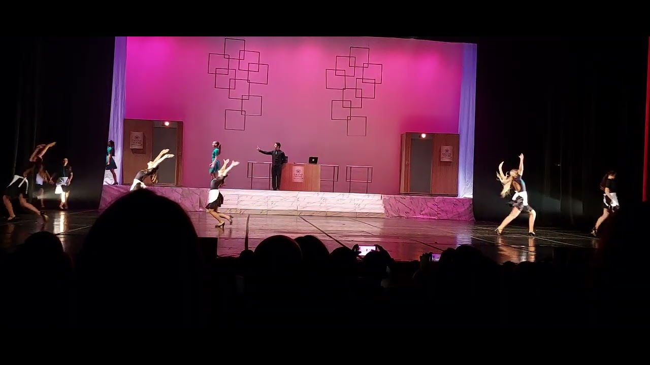 Funcion&aacute;rios - Apresenta&ccedil;&atilde;o fim de ano Escola de dan&ccedil;a NotreDanse 2025.