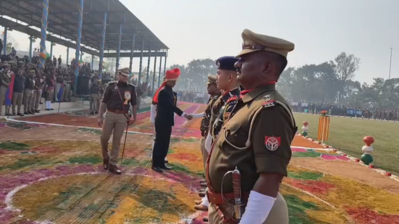 फहराया तिरंगा, दी सलामी, धूमधाम ने मनाया जा रहा गणतन्त्र दिवस