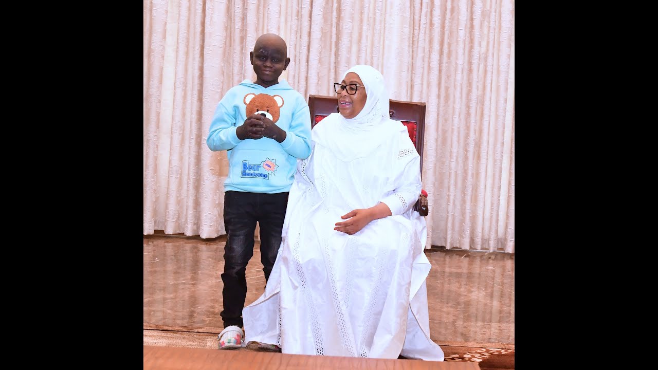 MHE. RAIS SAMIA SULUHU HASSAN AKIMKARIBISHA MTOTO HAMIMU MUSTAPHA BARANYIKWA IKULU, DAR ES SALAAM.